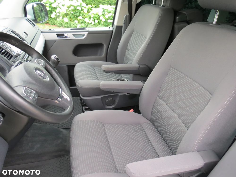 Volkswagen Multivan - 24