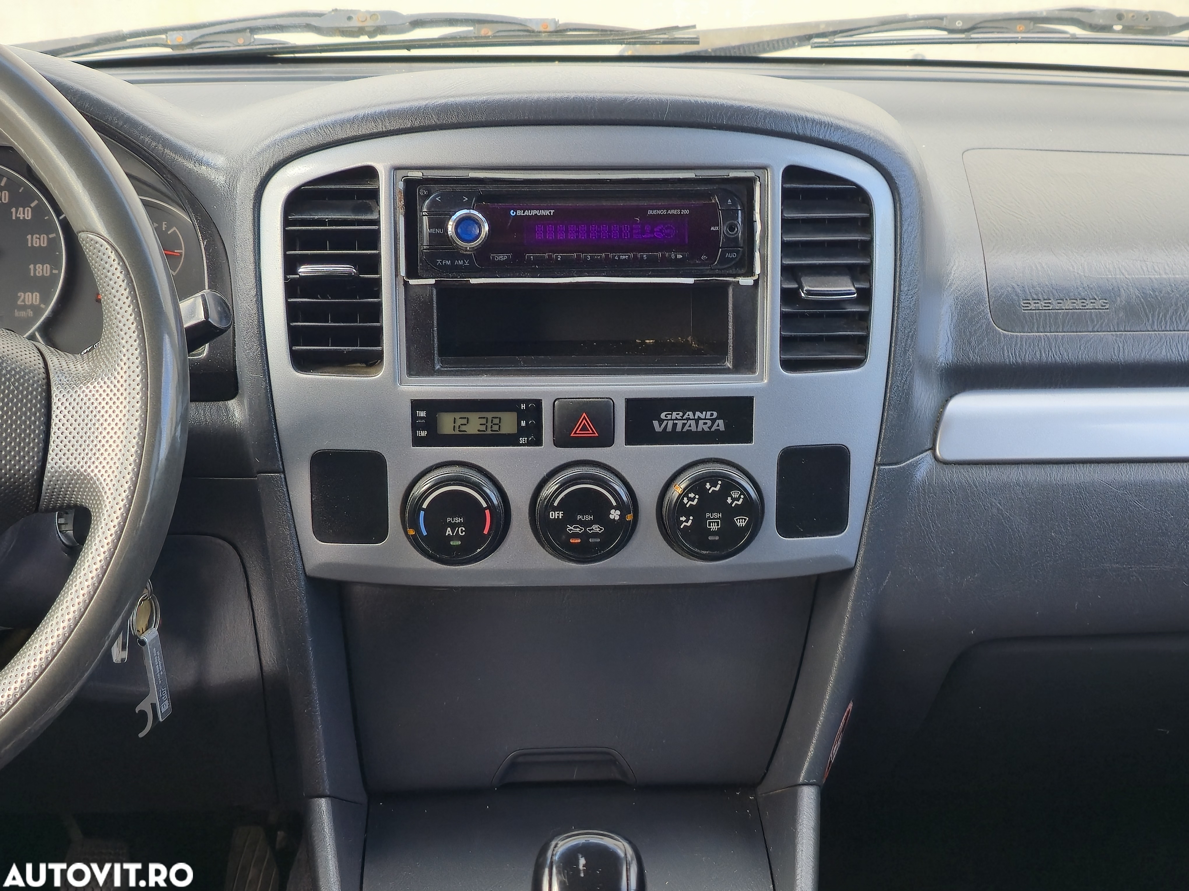 Suzuki Grand Vitara 2.0i - 15