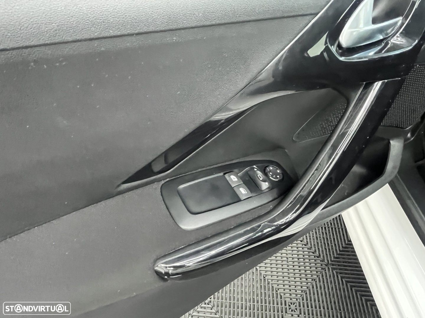Peugeot 208 1.2 PureTech Active - 10