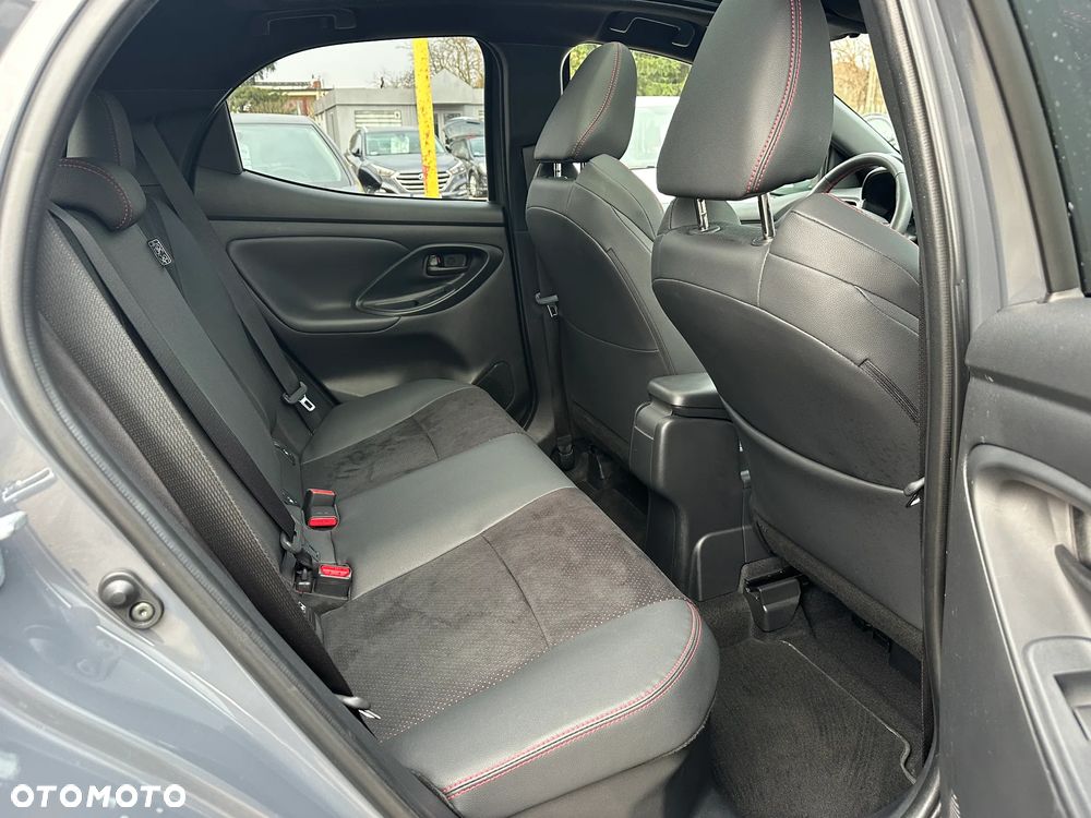 Toyota Yaris Hybrid 1.5 GR Sport - 24