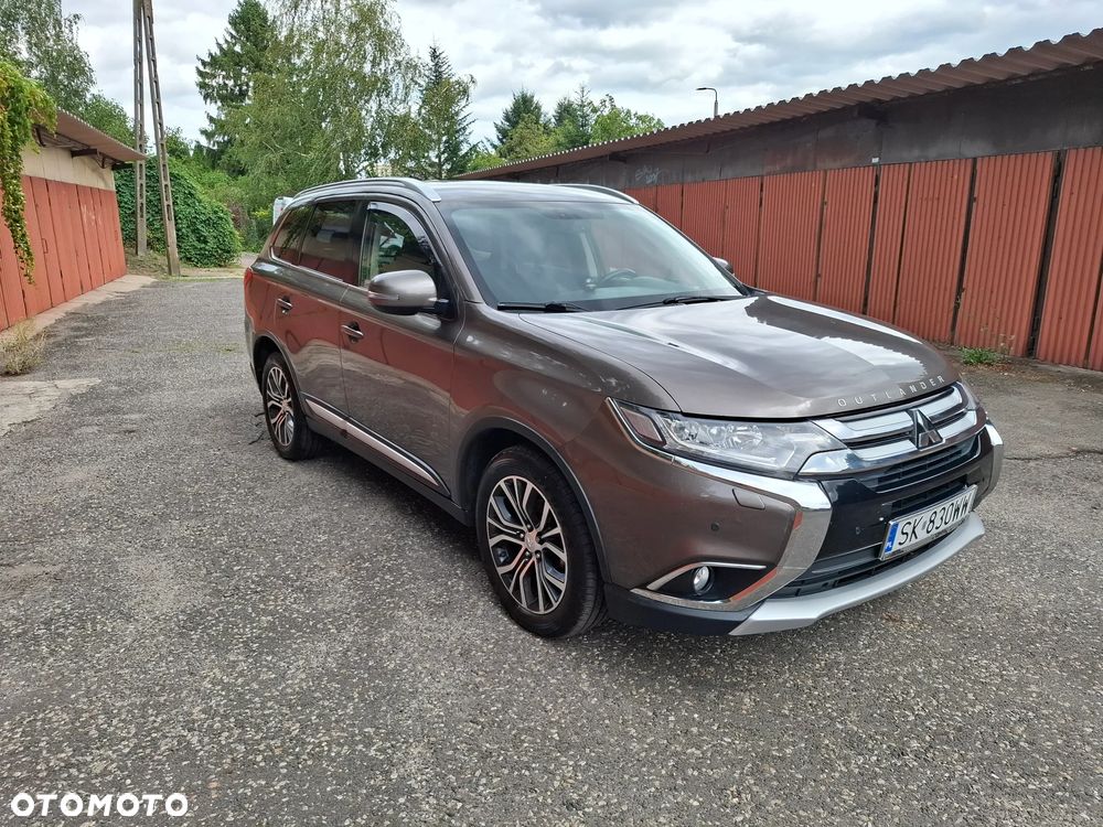 Mitsubishi Outlander 2.2 DID Instyle Navi 4WD - 2