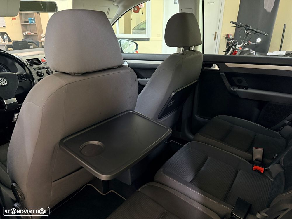 VW Touran 2.0 TDI Highline 7L - 28