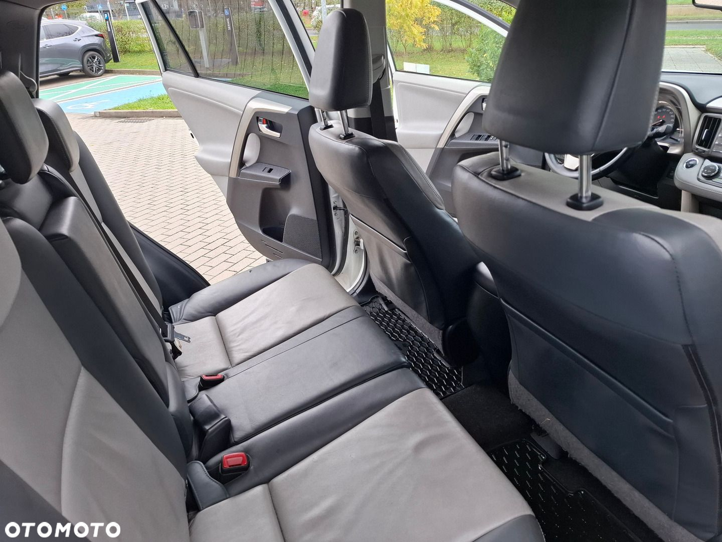Toyota RAV4 2.2 D-CAT Prestige - 23
