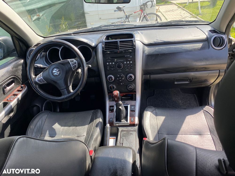 Suzuki Grand Vitara 1.9 DDiS Comfort + DPF Family - 8