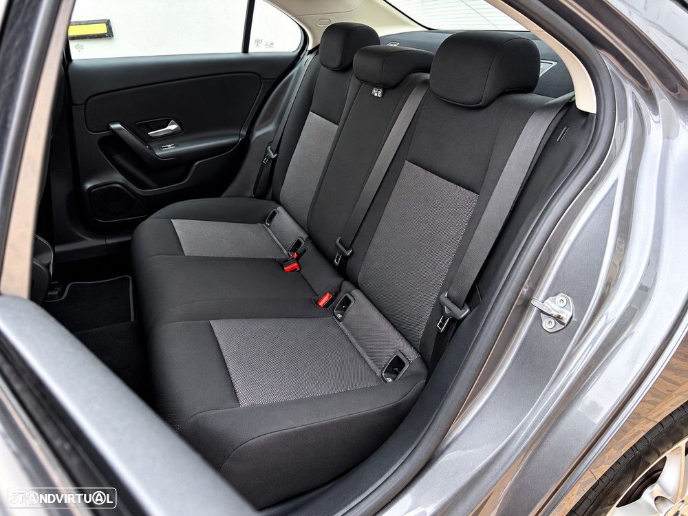 Mercedes-Benz A 180 Limousine d Progressive Aut. - 8