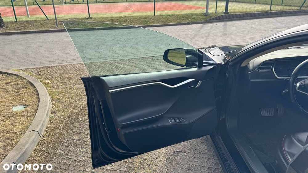 Tesla Model S - 9