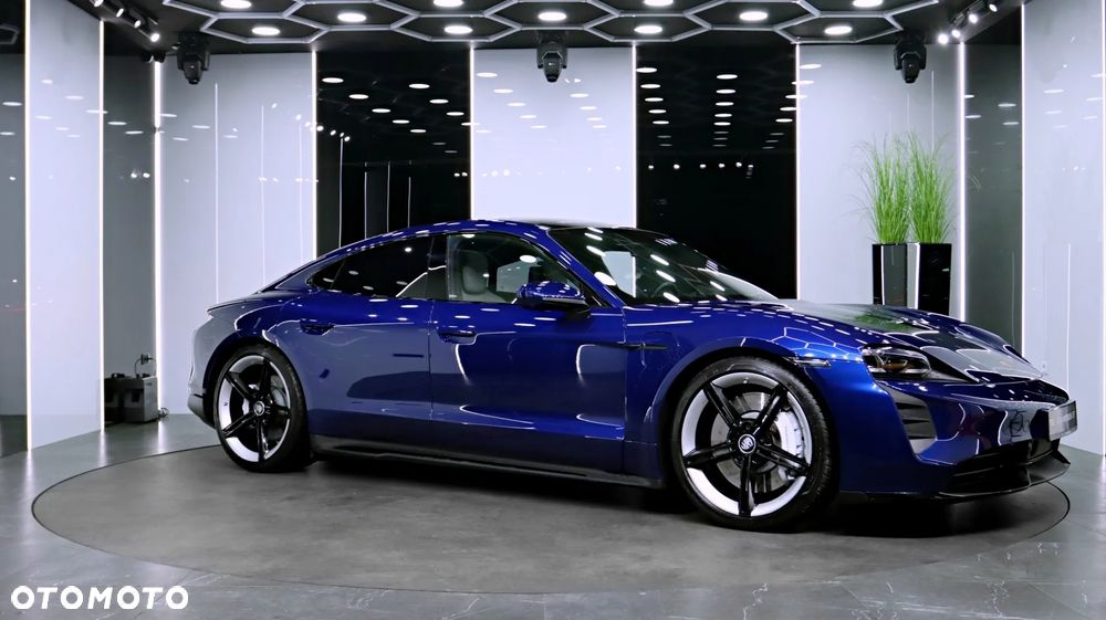 Porsche Taycan Turbo Sport Turismo - 12