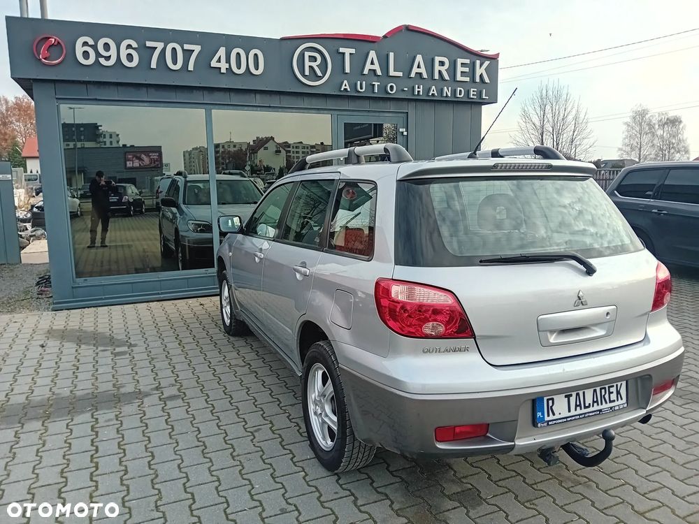 Mitsubishi Outlander - 11