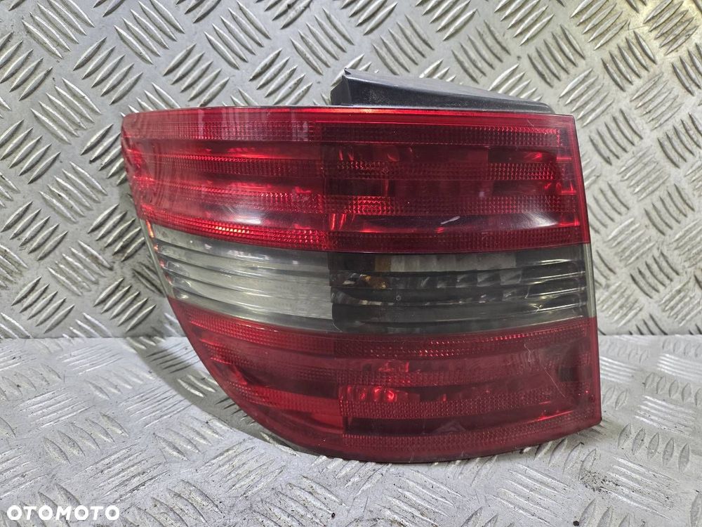 LAMPA LEWA TYLNA MERCEDES-BENZ W245 - 1