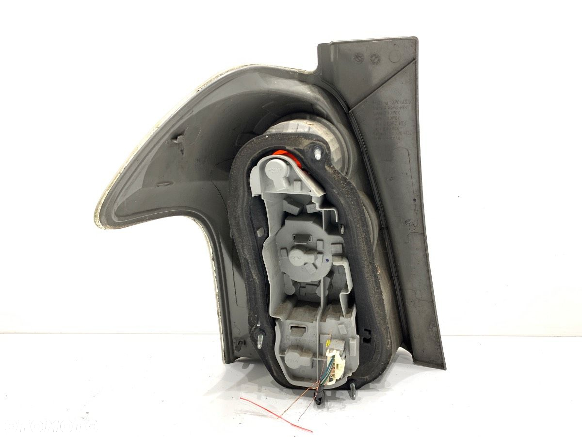 LAMPA PRAWY TYŁ - 389.00 PLN - TOYOTA COROLLA Verso (ZER_, ZZE12_, R1_) 2004 - 2009 2.2 D-4D - 3