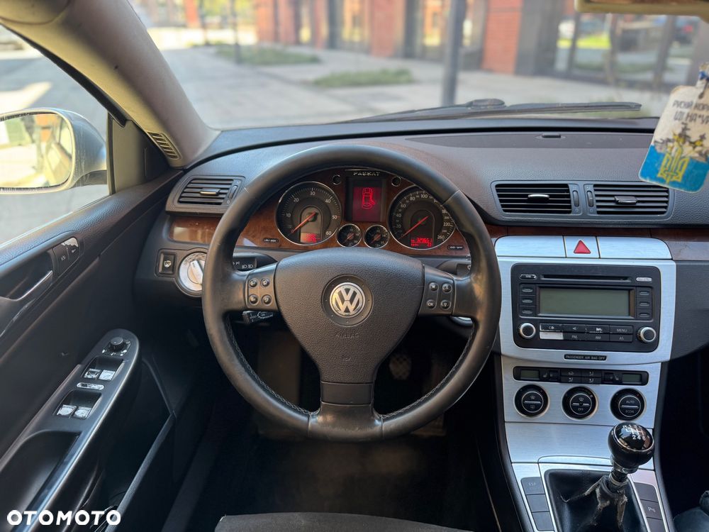 Volkswagen Passat - 14