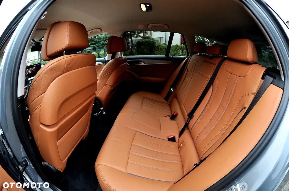 BMW Seria 5 520i Touring - 23