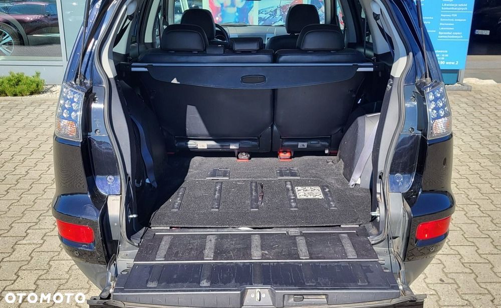 Mitsubishi Outlander - 32