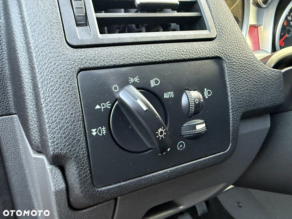 Ford Kuga 2.0 TDCi 2x4 Titanium - 20