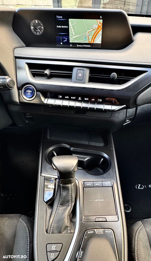 Lexus UX 250h Amazing Edition - 10