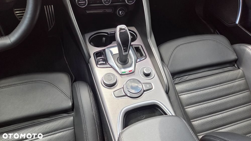 Alfa Romeo Giulia 2.0 Turbo Veloce Q4 - 12