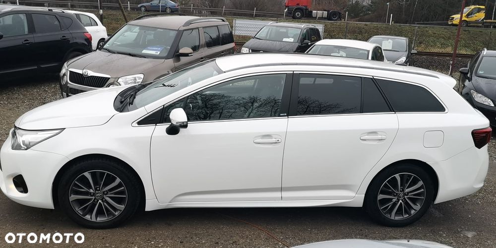 Toyota Avensis 2.0 D-4D Premium - 11