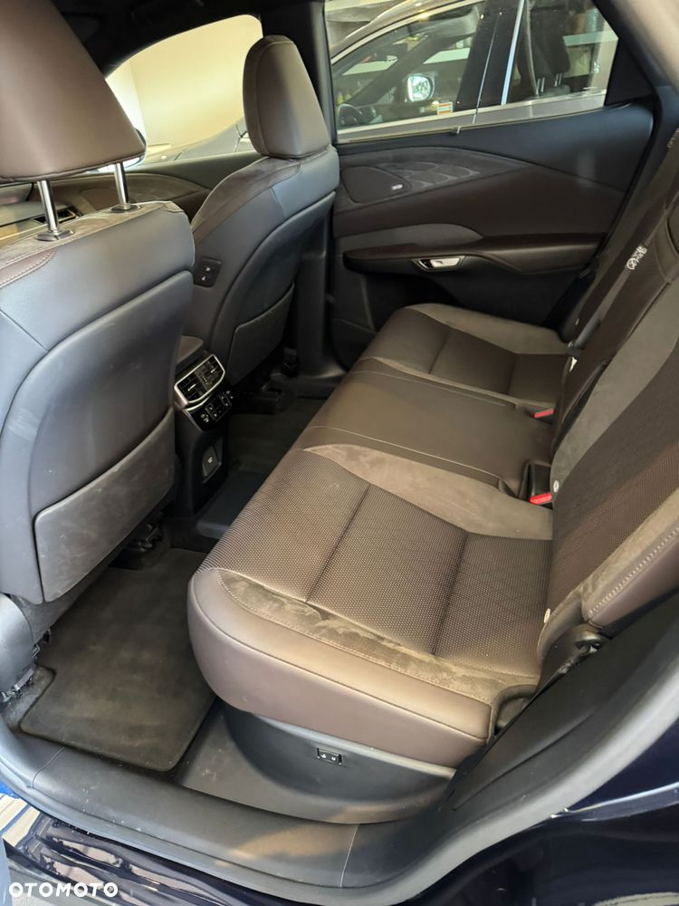 Lexus RX 450h+ Omotenashi - 8