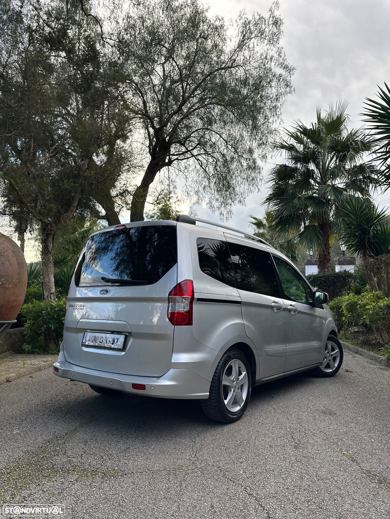 Ford Tourneo Courier 1.5 TDCi Titanium - 2
