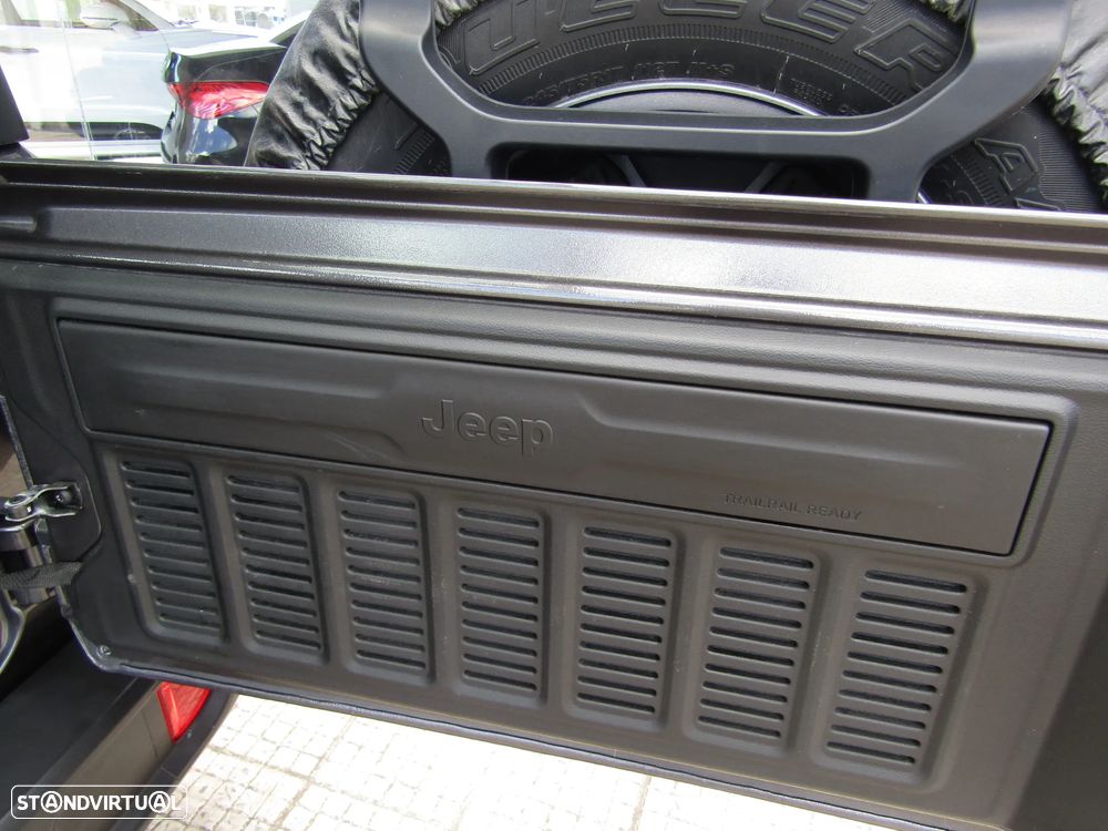 Jeep Wrangler Unlimited 3.6 Auto X - 24