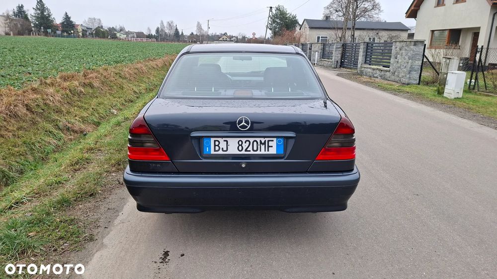 Mercedes-Benz Klasa C 180 Classic - 23