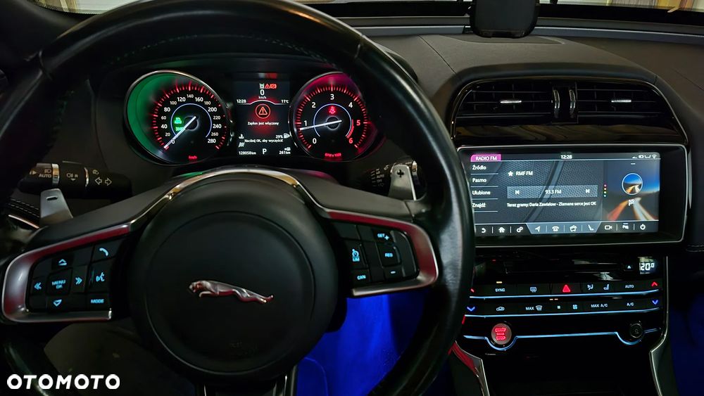 Jaguar XE 20d AWD R-Sport - 12