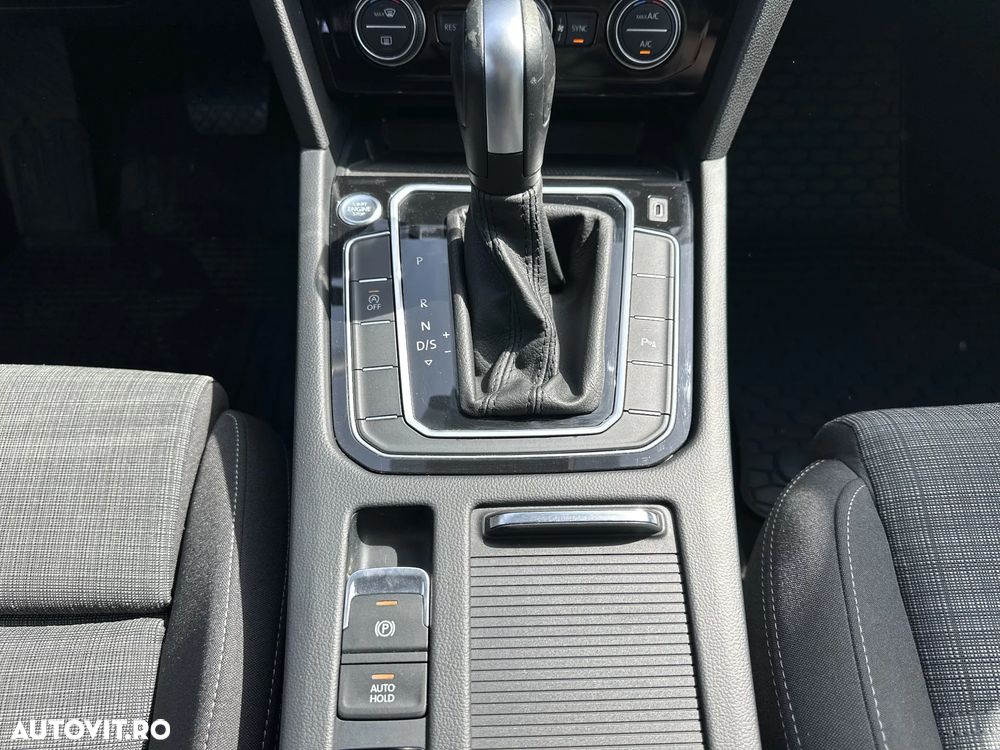 Volkswagen Passat - 19