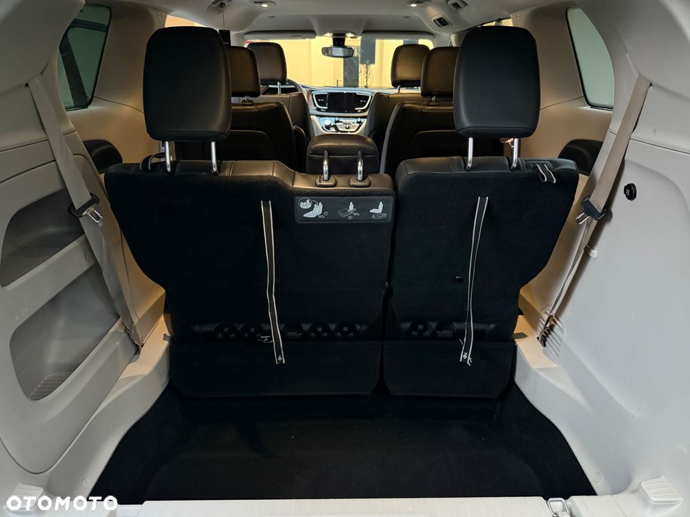 Chrysler Pacifica - 13