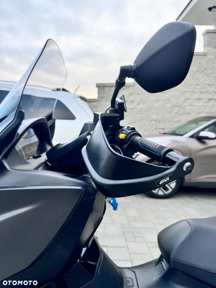 Suzuki Burgman - 24