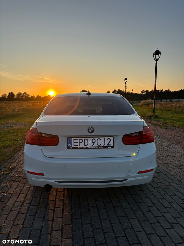 BMW Seria 3 320d Sport Line - 14