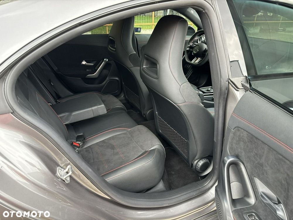 Mercedes-Benz CLA 200 7G-DCT - 17