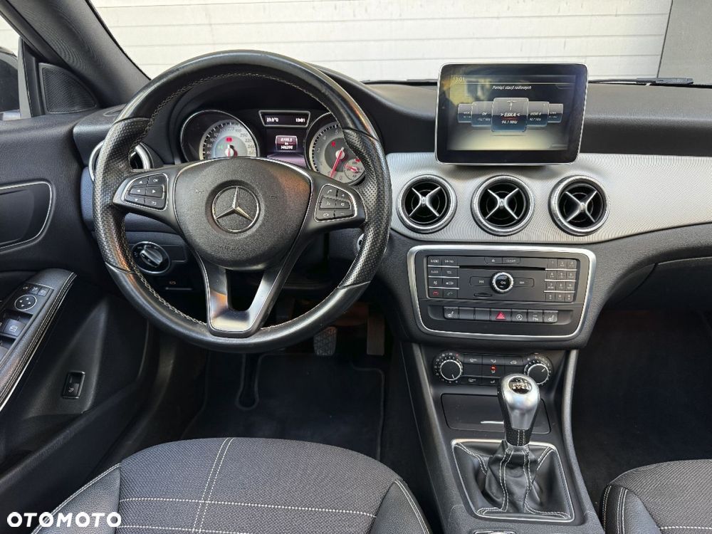 Mercedes-Benz CLA 180 Urban - 27