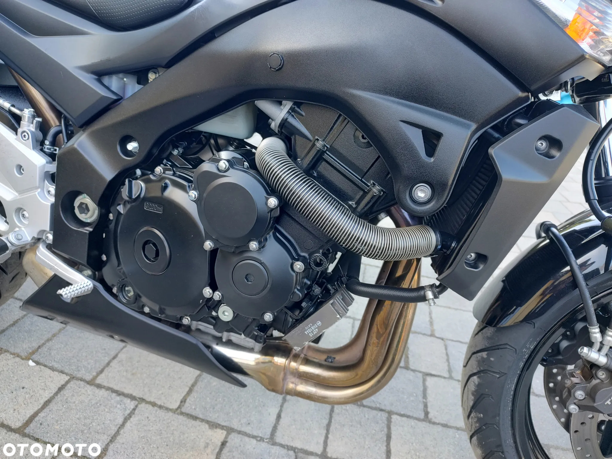 Suzuki GSR - 10