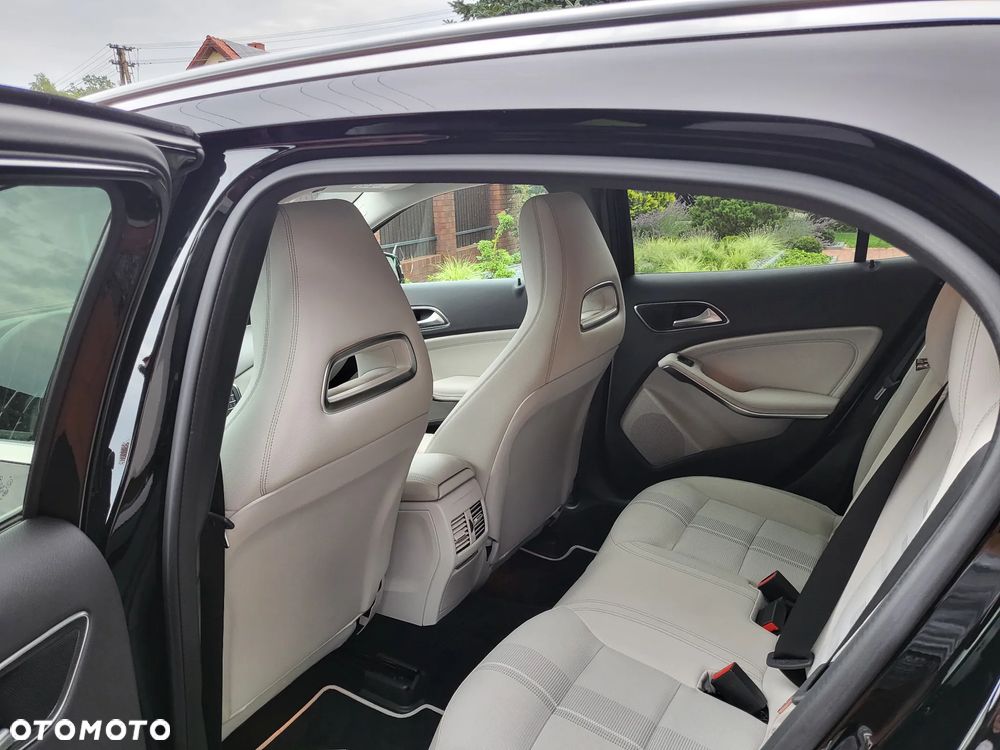 Mercedes-Benz GLA 200 7G-DCT Urban - 5