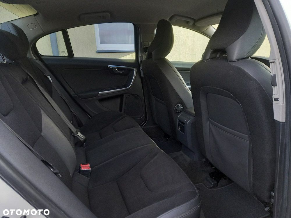 Volvo S60 D2 Momentum - 23