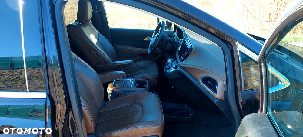 Chrysler Pacifica - 12