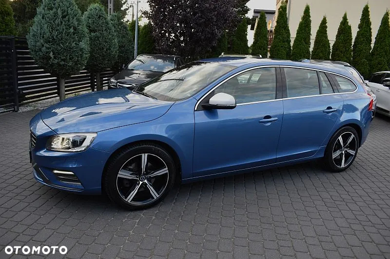 Volvo V60 D4 R-Design - 27