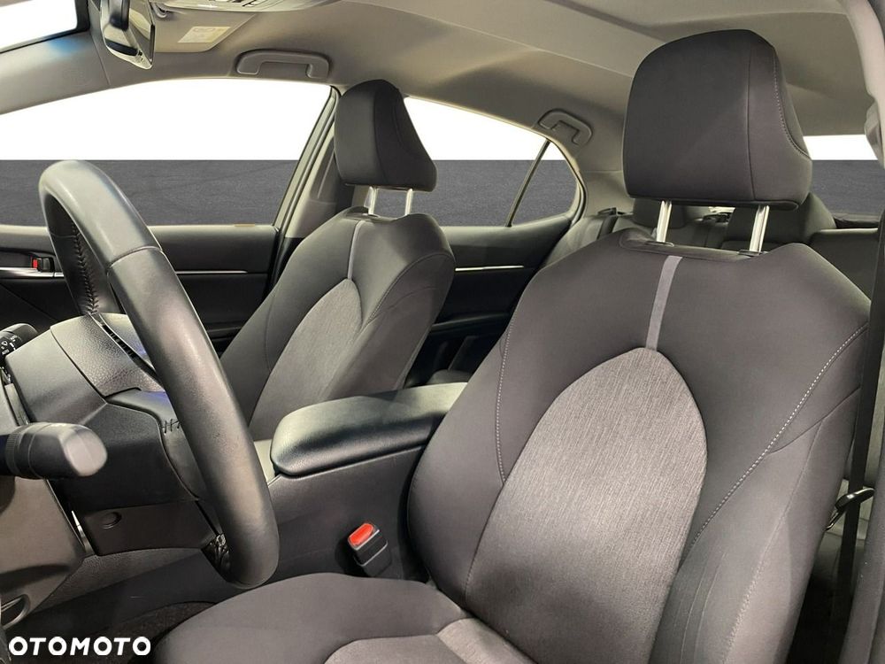 Toyota Camry - 17