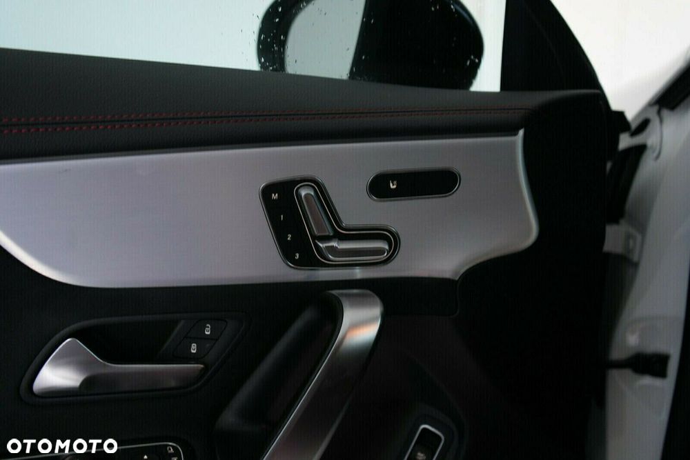 Mercedes-Benz CLA 200 Progressive 7G-DCT - 21