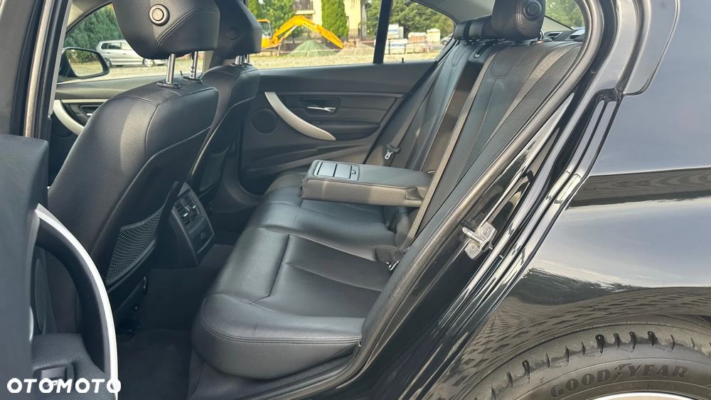 BMW Seria 3 320d xDrive - 19