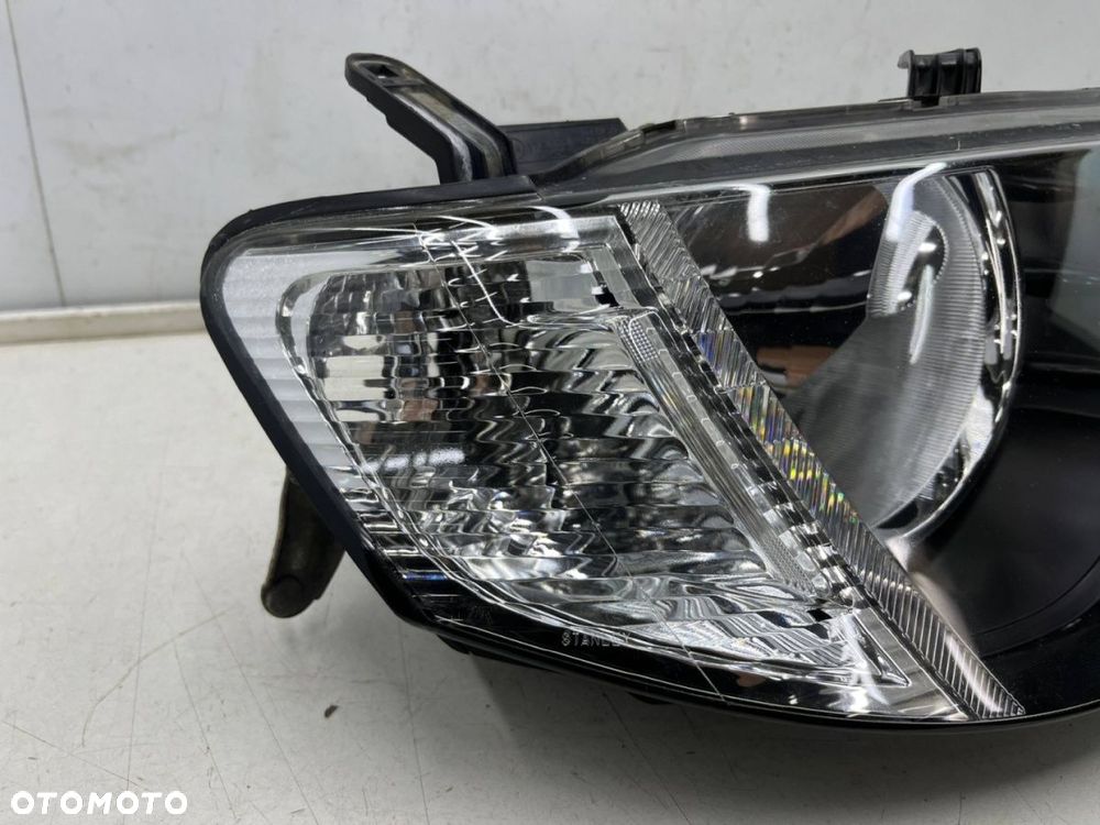 Lampa reflektor Mitsubishi L200 KA KB 05-10r. PRAWA przednia H4 oryginalna prawy przód EU 8301b462 - 3