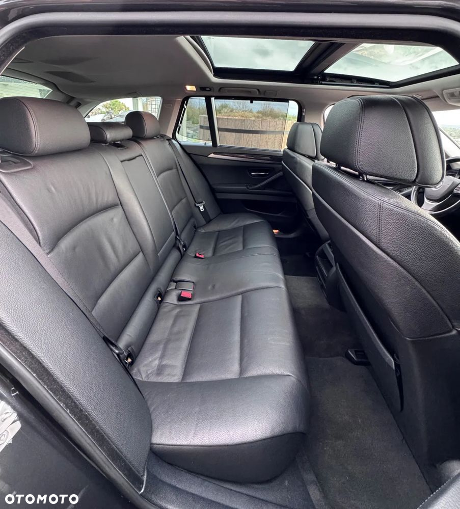 BMW Seria 5 525d xDrive Touring - 10