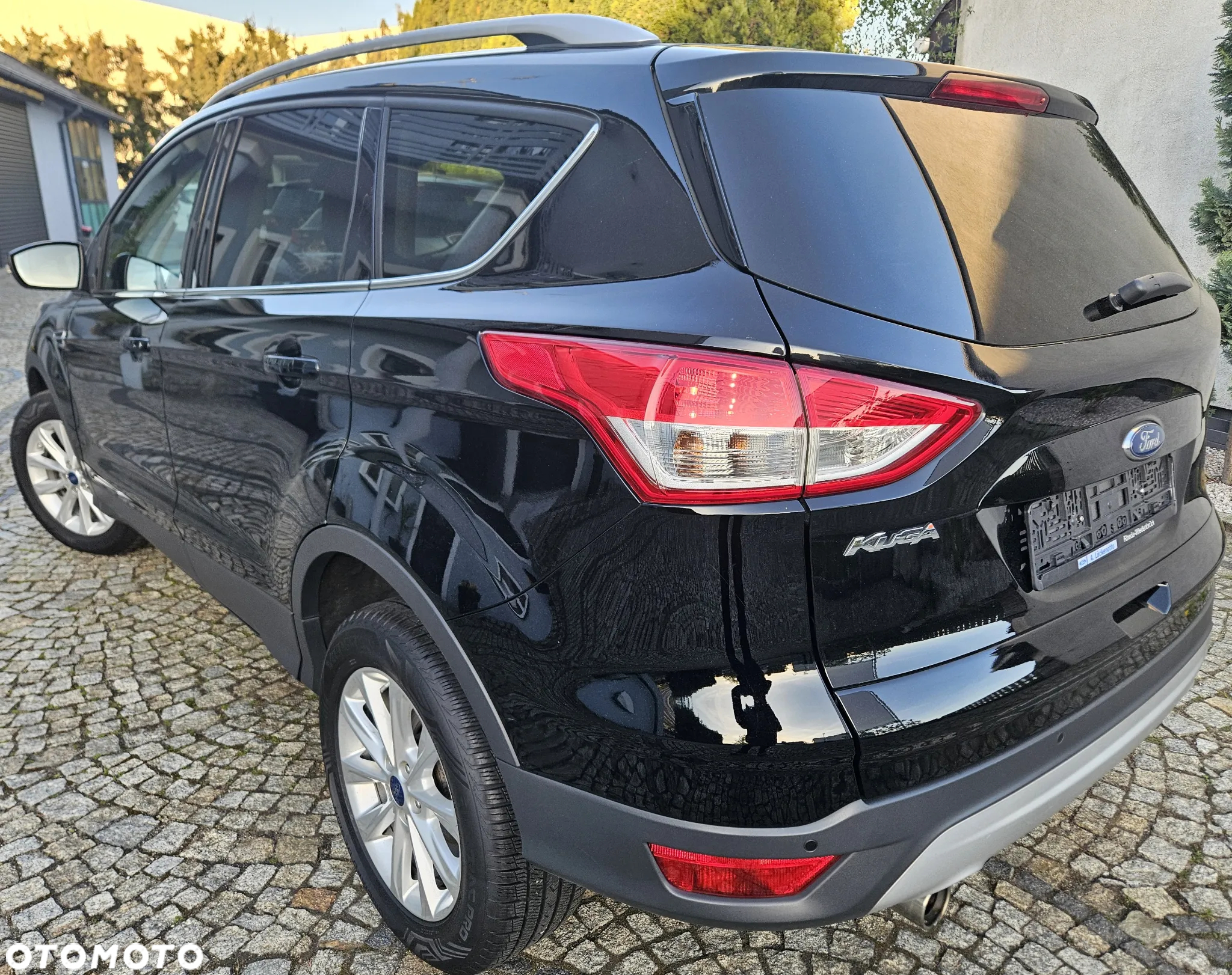 Ford Kuga 2.0 TDCi 2x4 Titanium - 4