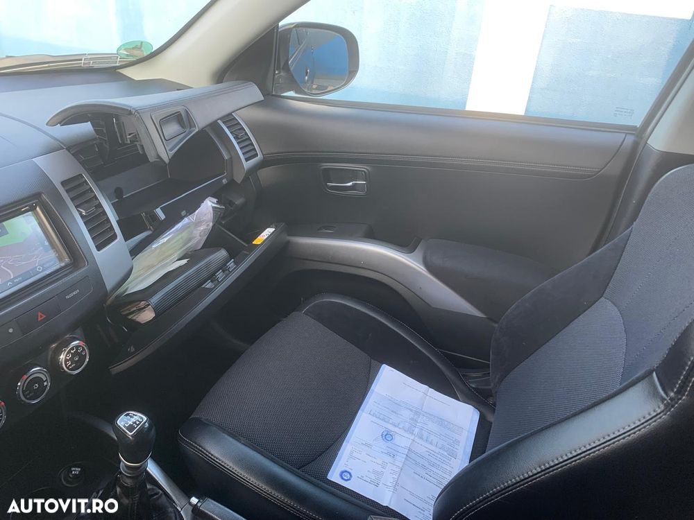 Mitsubishi Outlander 2.2 DI-D 4WD Intense - 11