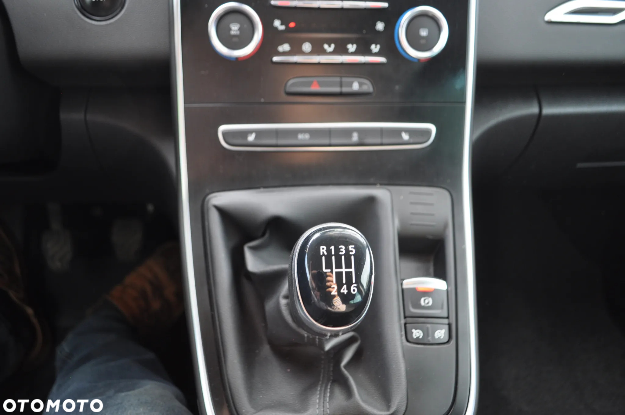 Renault Scenic TCe 140 GPF LIMITED - 32
