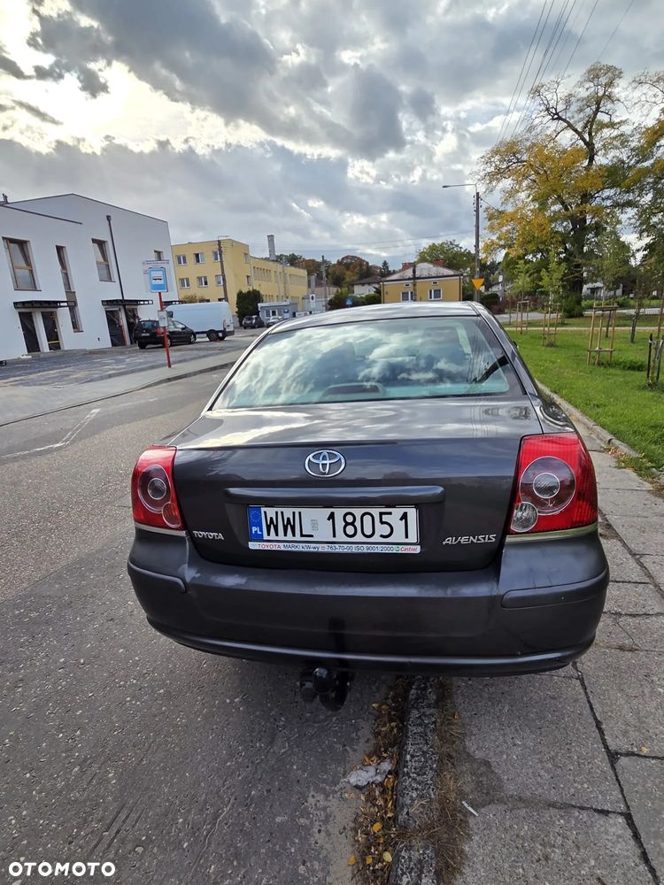Toyota Avensis - 11