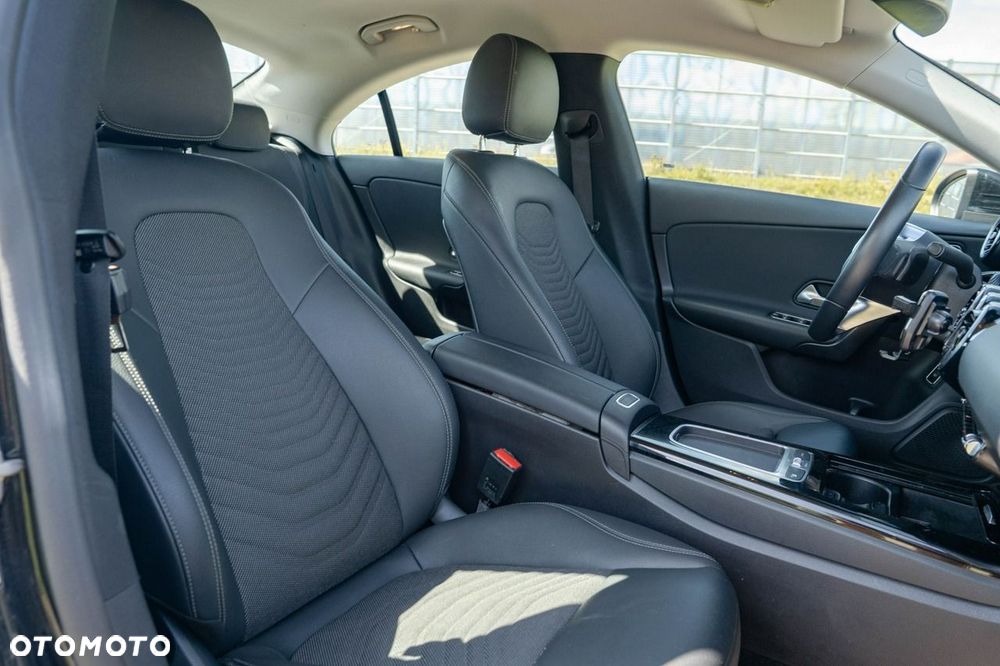 Mercedes-Benz CLA 200 7G-DCT Progressive - 24