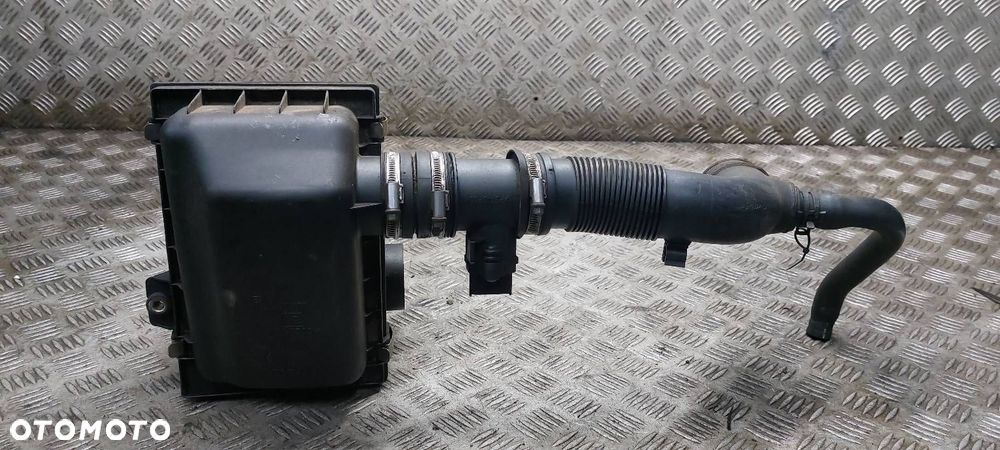 OBUDOWA FILTRA  PRZEPŁYWOMIERZ DOLOT OPEL AGILA A 0280218119 09204631 - 5