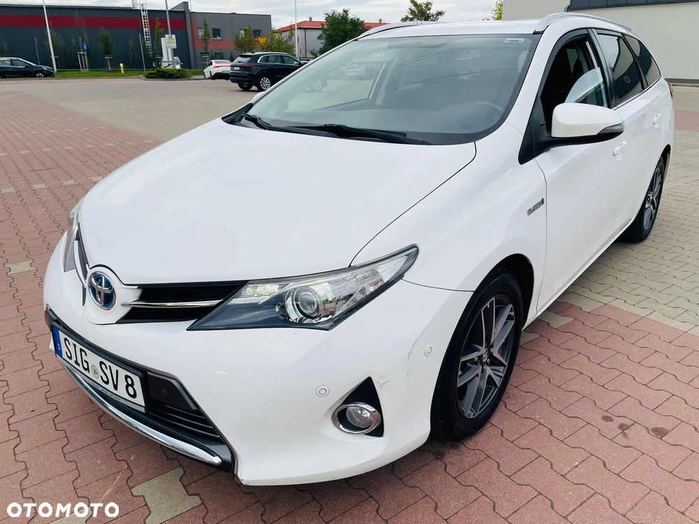 Toyota Auris 1.8 HSD Luna - 1