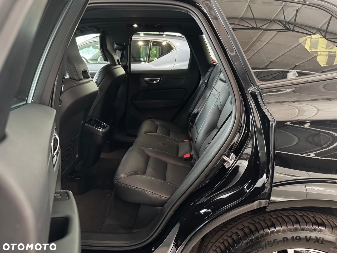 Volvo XC 60 B4 D AWD Plus Dark - 14
